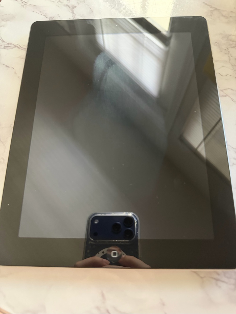iPad Tablet - Picture 2 of 6